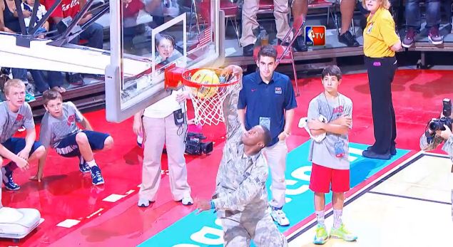 ΒΙΝΤΕΟ-Το κάρφωμα του πεζοναύτη