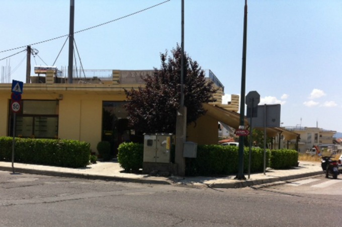 Μπούκαρε σε ουζερί