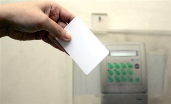 Οι εκπαιδευτικοί θα… χτυπούν κάρτα