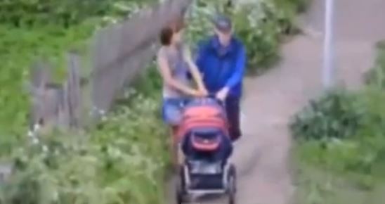 ΒΙΝΤΕΟ-Μεθυσμένοι γονείς έβγαλαν βόλτα το μωρό τους