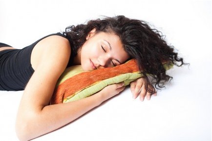 Τι φανερώνει για τη σχέση σας ο τρόπος που κοιμάστε;