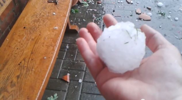 ΒΙΝΤΕΟ-Χαλάζι στη Γερμανία