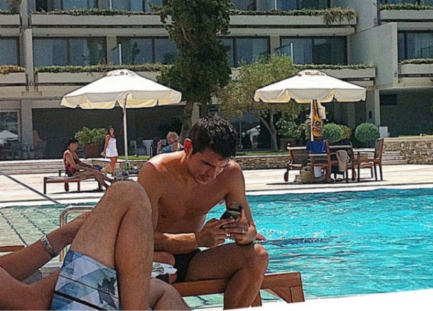 ΦΩΤΟ-“Δροσίζεται” στον Αστέρα ο Σαβιόλα