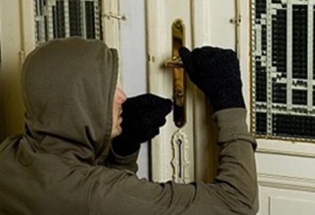 Άρπαξαν 15.000 ευρώ