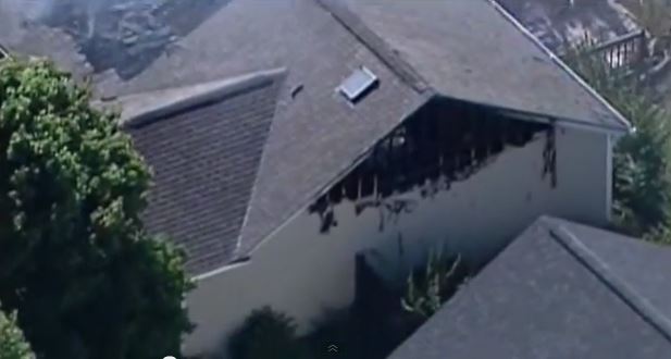 ΒΙΝΤΕΟ-Αεροπλάνο έπεσε σε σπίτι