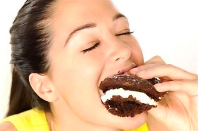 12 συναισθήματα που μας προκαλούν πείνα