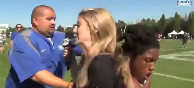 ΒΙΝΤΕΟ-Έβγαλε…νοκ άουτ δημοσιογράφο