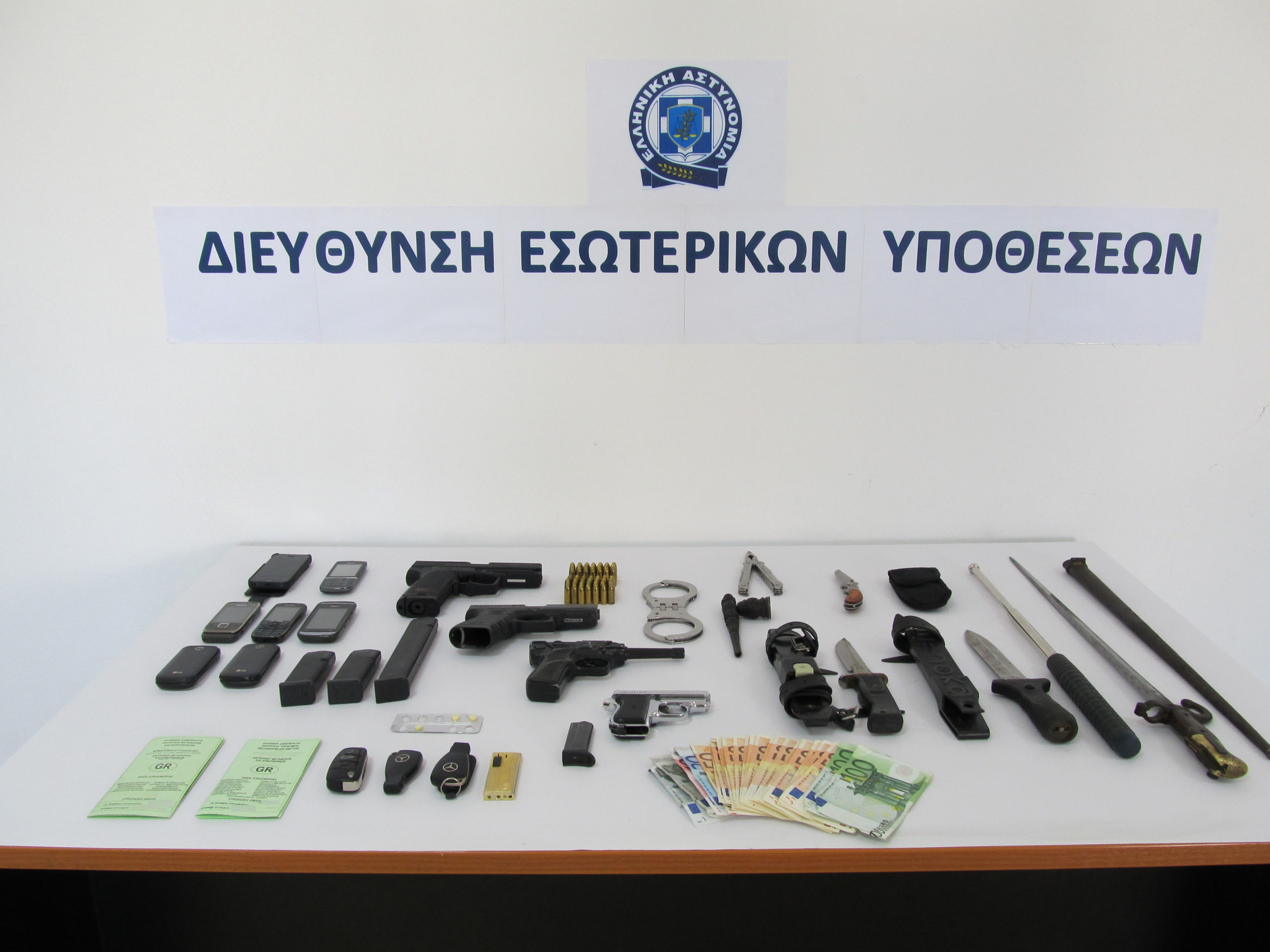 ΦΩΤΟ- Αστυνομικός μέλος σπείρας εκβιαστών