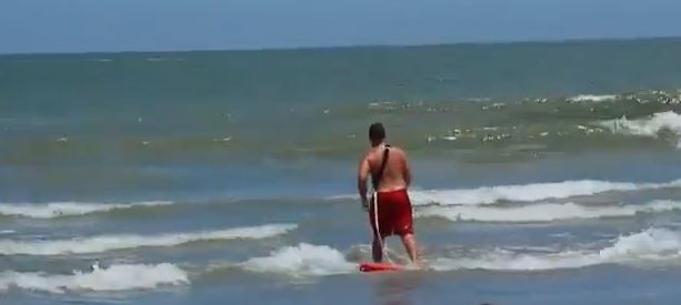 ΒΙΝΤΕΟ-Ο χειρότερος ναυαγοσώστης που υπάρχει