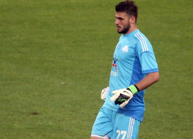 Καρνέζης φεύγει, Χιώτης έρχεται