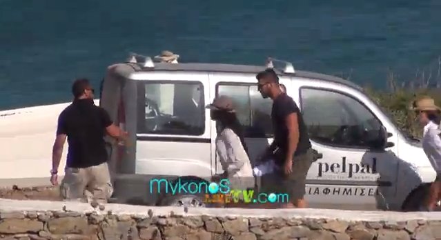 ΒΙΝΤΕΟ-Η Ναόμι Κάμπελ στη Μύκονο