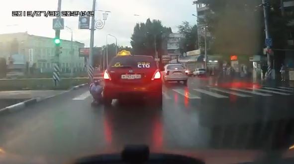 ΒΙΝΤΕΟ-Έτσι…σταματούν τα ταξί στη Ρωσία