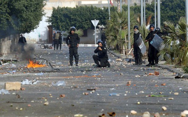 Βίαιες συγκρούσεις στην Τυνησία