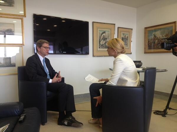 ΦΩΤΟ- Ο Βεστερβέλε στον ΣΚΑΪ