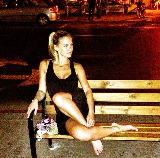 ΦΩΤΟ- Η Refaeli με… μπρατσάκια