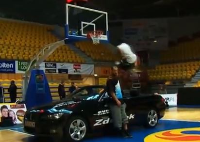 ΒΙΝΤΕΟ-Aπίθανο κάρφωμα