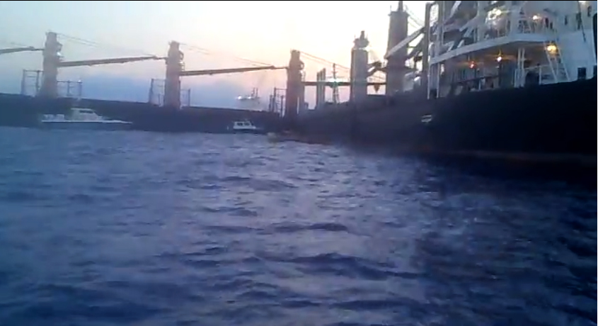 ΒΙΝΤΕΟ- Επιχείρηση αποκόλλησης δύο πλοίων