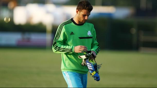 Ναυάγιο και παραμονή Καρνέζη