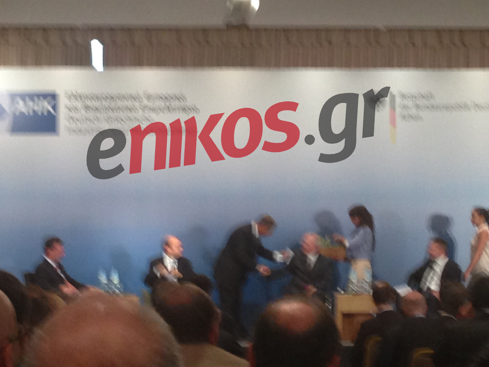 ΦΩΤΟ-Έδωσαν στεφάνι ελιάς στον Σόιμπλε