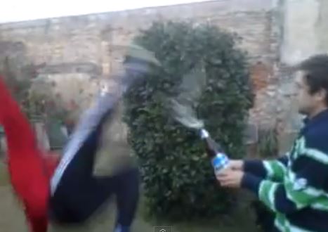 ΒΙΝΤΕΟ-Ανοίγει μπύρα με ανάποδο ψαλίδι