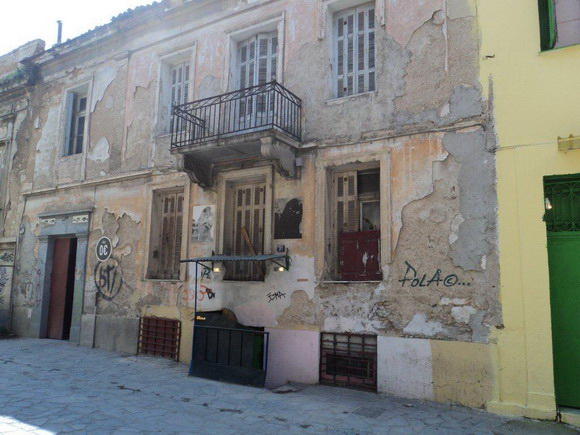 Εξορίζονται από τις γειτονιές οι οίκοι ανοχής