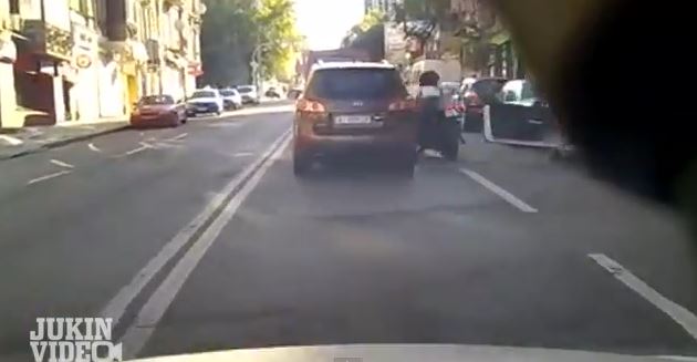 ΒΙΝΤΕΟ-Ευτυχώς δεν τον…σκότωσε