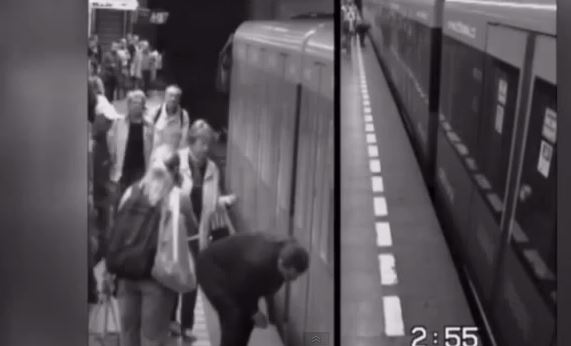 ΒΙΝΤΕΟ-Γυναίκα πέφτει στις ράγες του μετρό