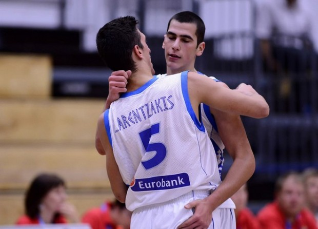 Νίκη και πρόκριση με πρωτιά για την Εθνική