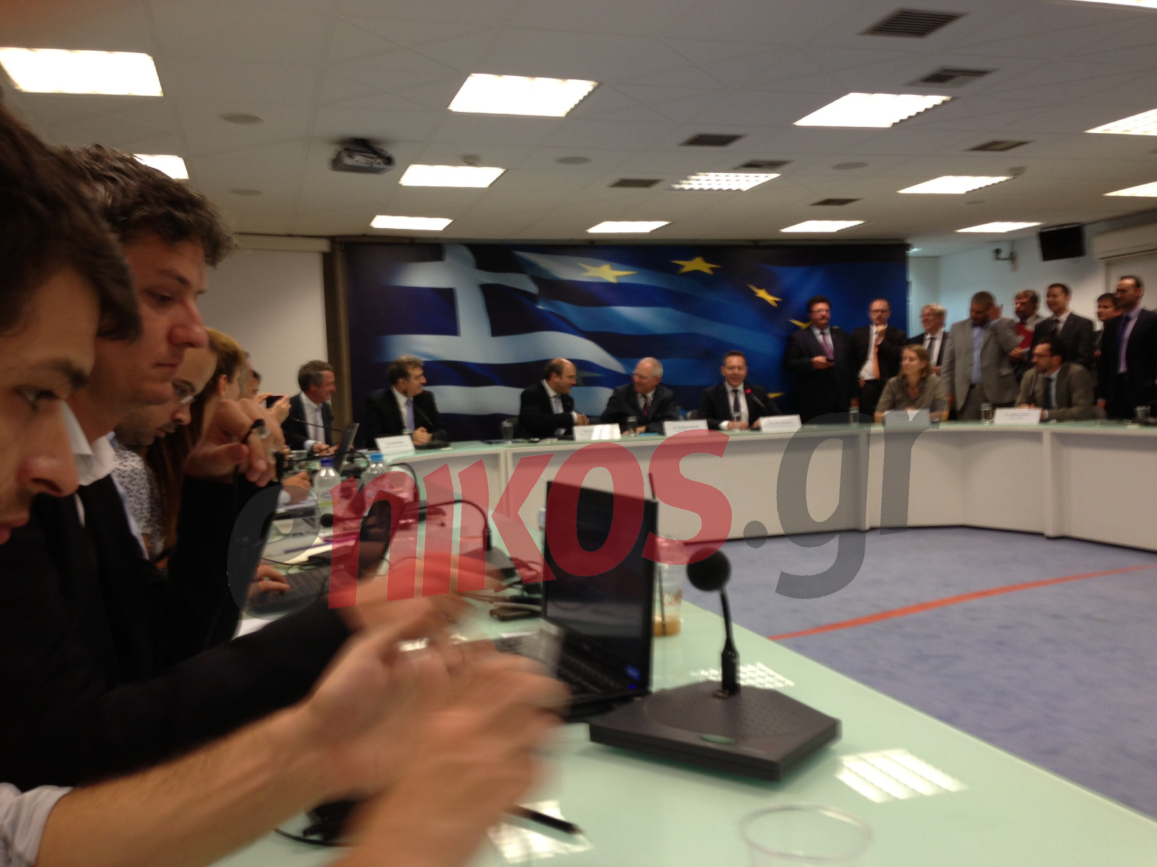 ΦΩΤΟ-Έδωσαν τα χέρια Χατζηδάκης-Σόιμπλε