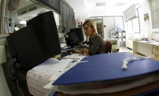 Ζητούν περισσότερες απολύσεις