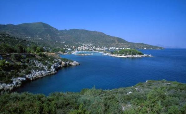 Διακοπές στην Ελλάδα για την σύντροφο του Ολάντ