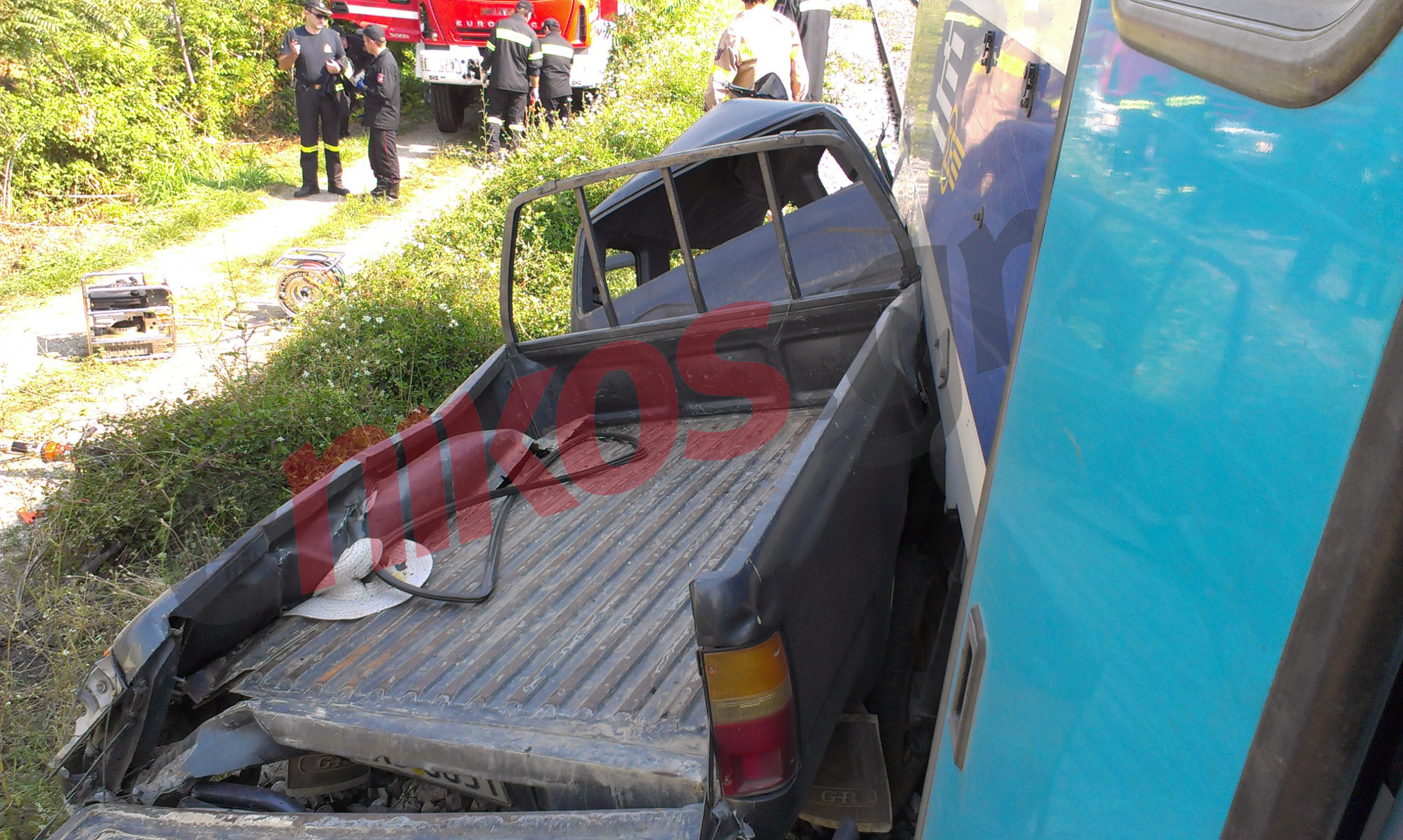 ΦΩΤΟ – Το ΙΧ που παρασύρθηκε από το τρένο