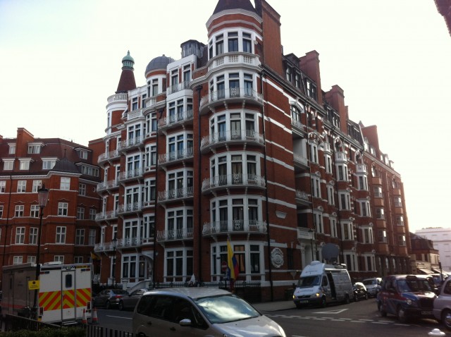 £10.982 την ημέρα κοστίζει ο Ασάνζ