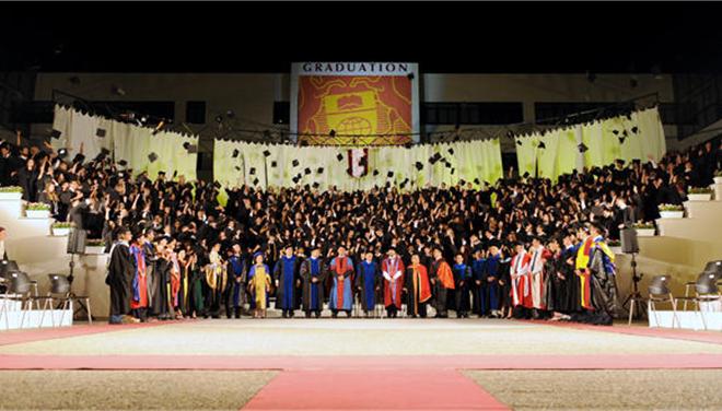 Πήρε πτυχίο Νομικής στα 72