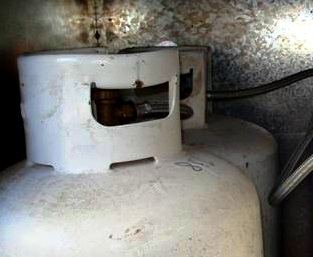 Γυναίκα λουσμένη με βενζίνη απειλούσε να αυτοκτονήσει