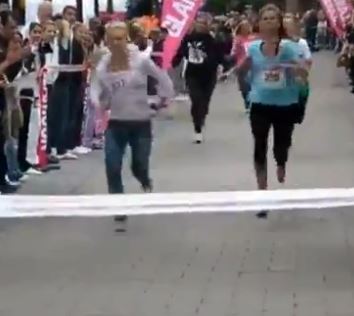 ΒΙΝΤΕΟ-Αγώνας δρόμου με… γόβα στιλέτο