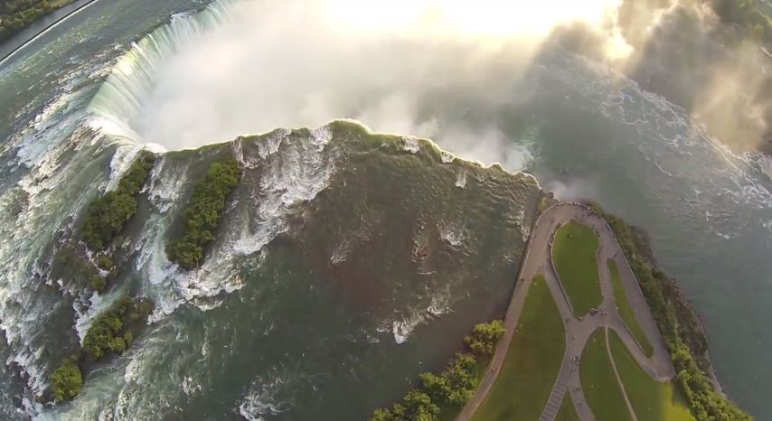 ΒΙΝΤΕΟ-Οι καταρράκτες του Νιαγάρα από ψηλά