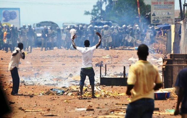 Αιματηρές συγκρούσεις στη Γουινέα