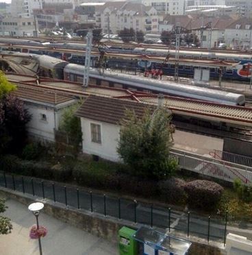 ΦΩΤΟ – Ο εκτροχιασμός του τρένου στο Παρίσι