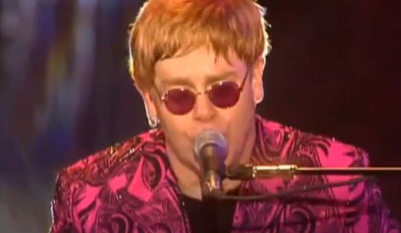 Elton John: “Ήμουν σαν ωρολογιακή βόμβα”