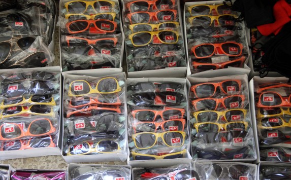 Τυφλώνουν τα “μαϊμού” γυαλιά ηλίου