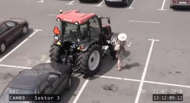 ΒΙΝΤΕΟ-“Πάρκαρε” το τρακτέρ της