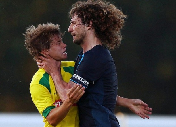 ΒΙΝΤΕΟ-Τον έπιασε από το λαιμό