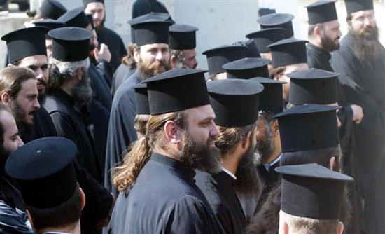 Ψαλίδι στους κληρικούς