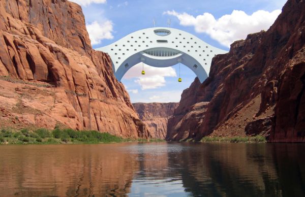 ΦΩΤΟ- Ξενοδοχείο… γέφυρα