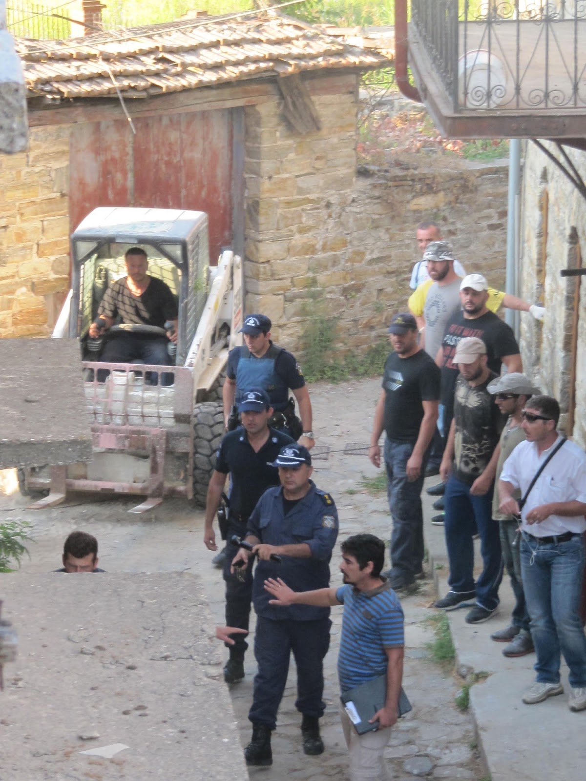 ΒΙΝΤΕΟ-Η έφοδος των ΜΑΤ στην Μονή Εσφιγμένου