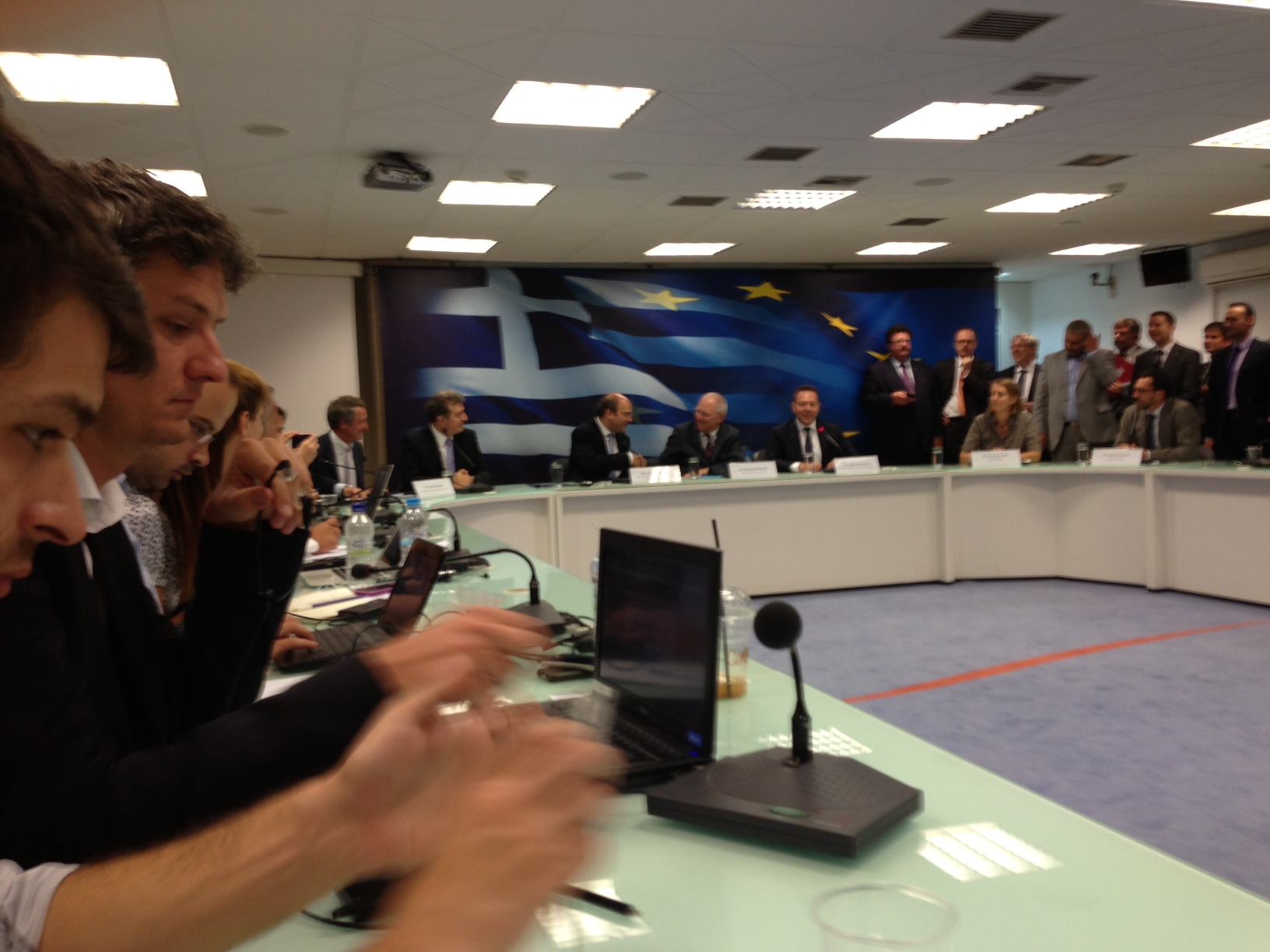 Σόιμπλε: Ανοιχτό το θέμα του κατοχικού δανείου