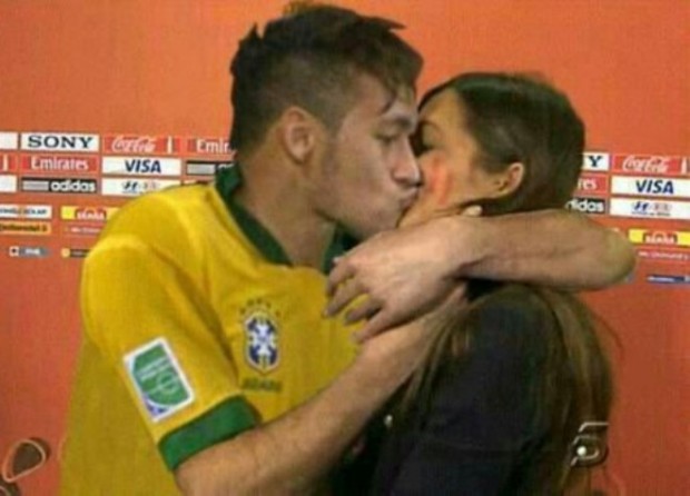 ΦΩΤΟ-ο Νεϊμάρ «φίλησε» την Καρμπονέρο