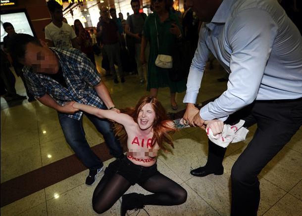 Τουρκία: Διαμαρτυρήθηκε γυμνόστηθη