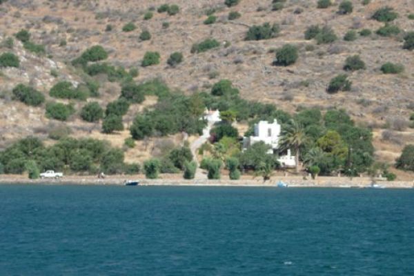 Σκάφος τραυμάτισε κολυμβητή